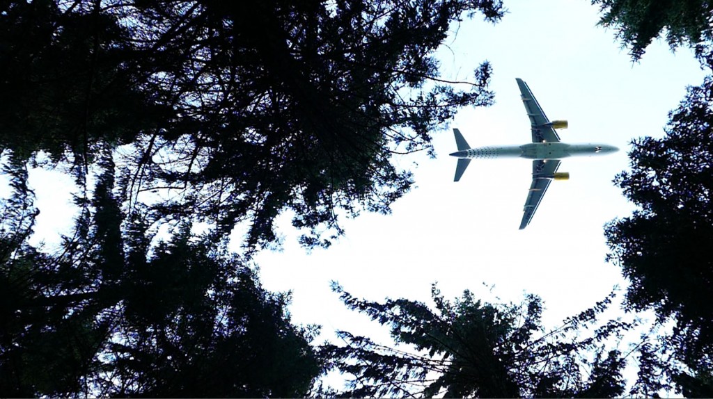  Vliegtuig boven Amsterdamse Bos ©2016 Huib J. Lirb