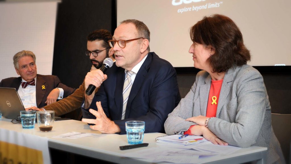 Ben Emmerson tijdens zijn voordracht op het symposium in Den Haag (Beeld van Maria Feliciana Coll)